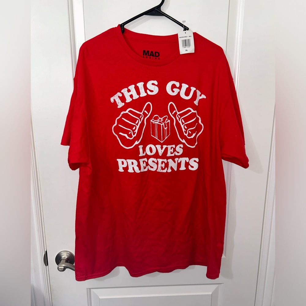 Brand new men’s size X-Large this guy loves presents tshirt